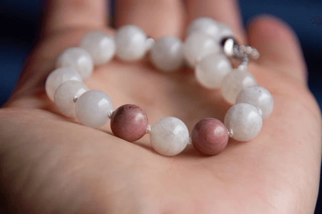 (M-L) Pierre de lune & Rhodonite rose / Bracelet coulissant inox et fil de soie