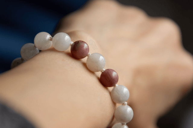 (M-L) Pierre de lune & Rhodonite rose / Bracelet coulissant inox et fil de soie