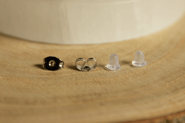 "Elégance nacrée" / Boucles d’oreilles nacre et acier inoxydable