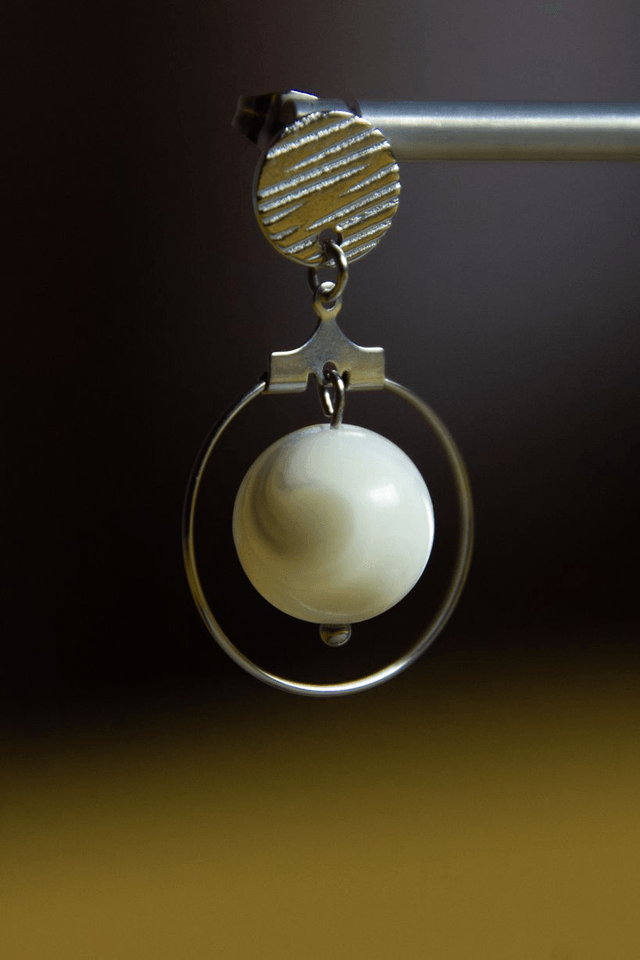 "Elégance nacrée" / Boucles d’oreilles nacre et acier inoxydable