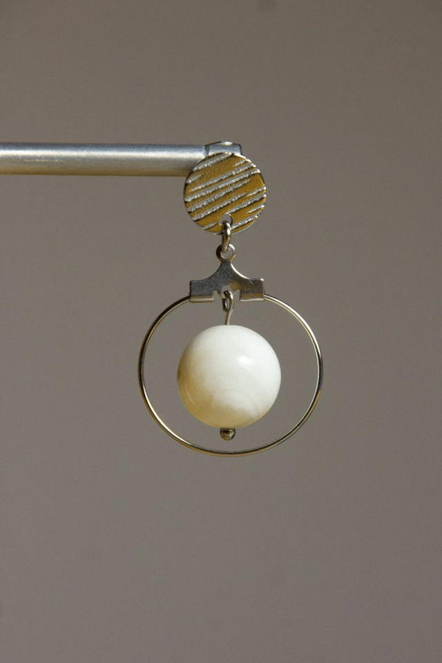 "Elégance nacrée" / Boucles d’oreilles nacre et acier inoxydable