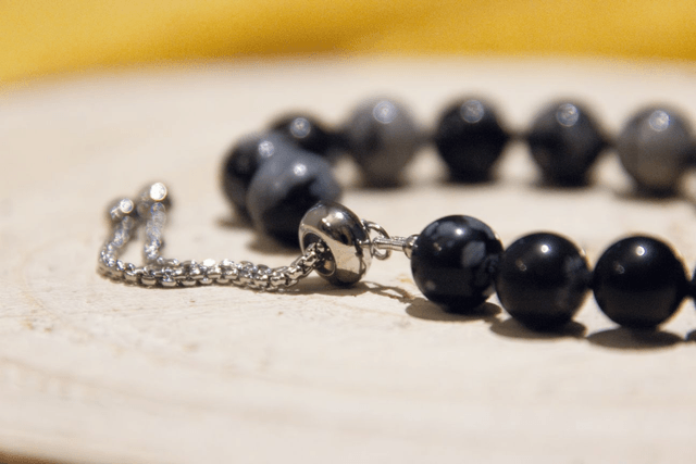 (M-L) Obsidienne flocon de neige / Bracelet coulissant inox et fil de soie