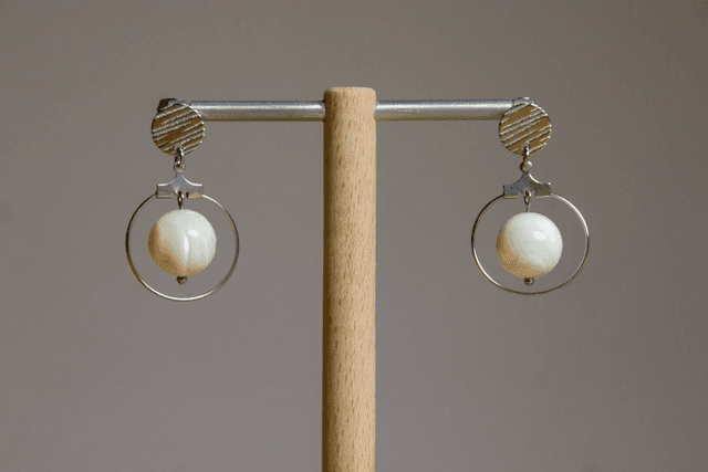 &quot;Elégance nacrée&quot; / Boucles d’oreilles nacre et acier inoxydable